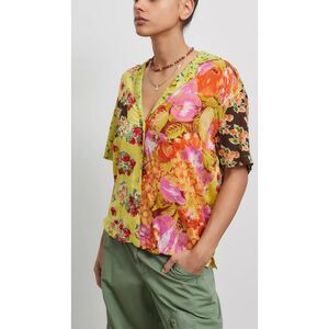 URBAN OUTFITTERS Gardenia Souvenir Button Down Floral Tropical Top Womens Small